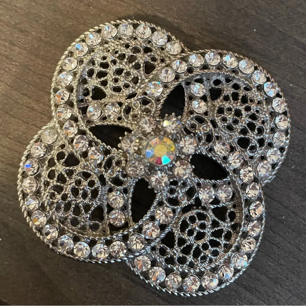 Flower Pin - Picture 2 of 3